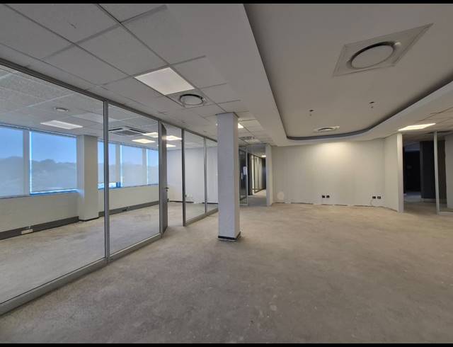 3,438M² OFFICE TO LET IN WAVERLEY